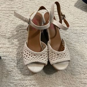 Cream colored wedges. Jelly brand, size 8.5